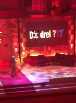 Götz Alsmann kündigt die Drei ??? an